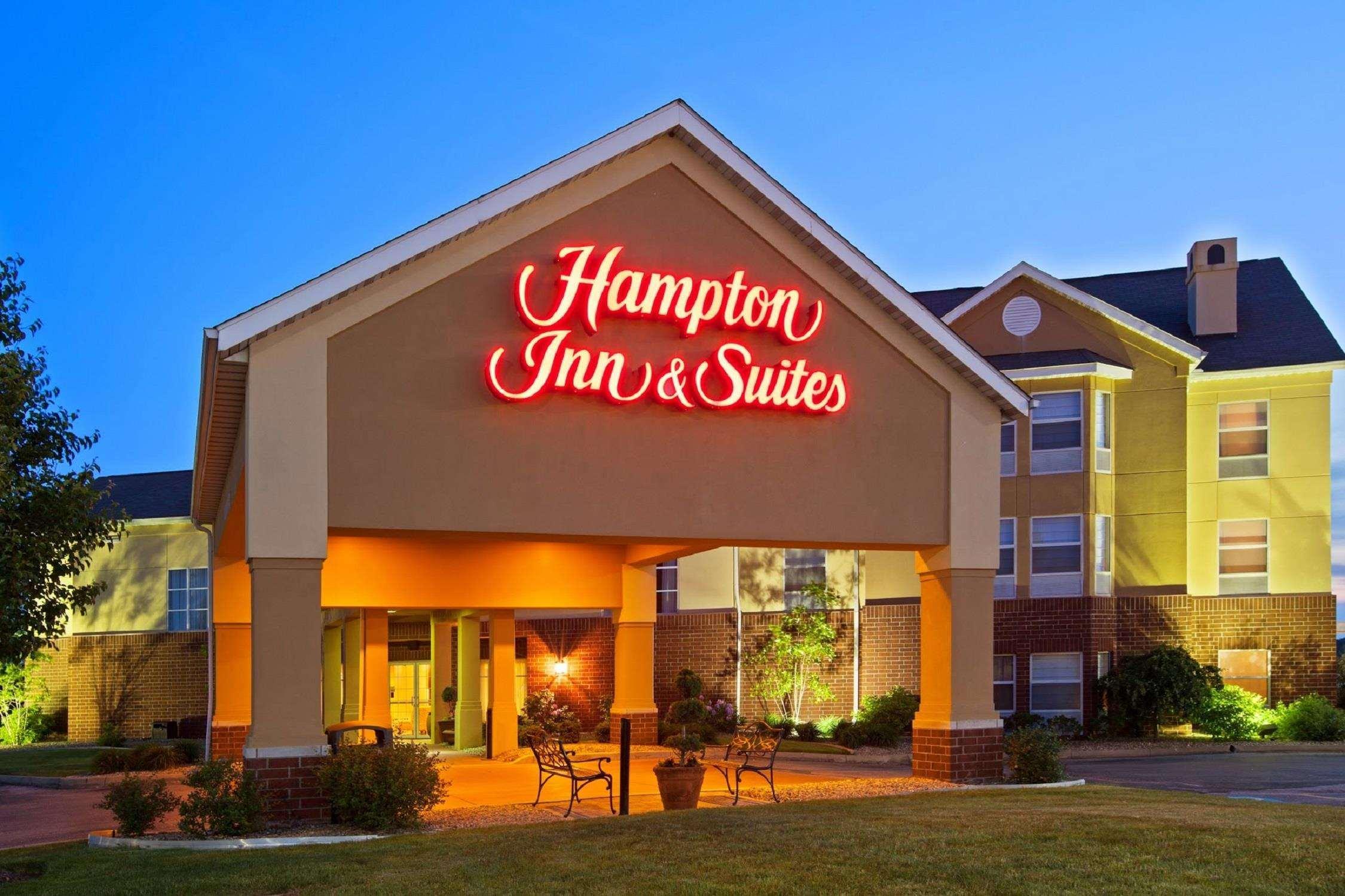 Hampton Inn & Suites Cleveland-Southeast-Streetsboro Exterior photo